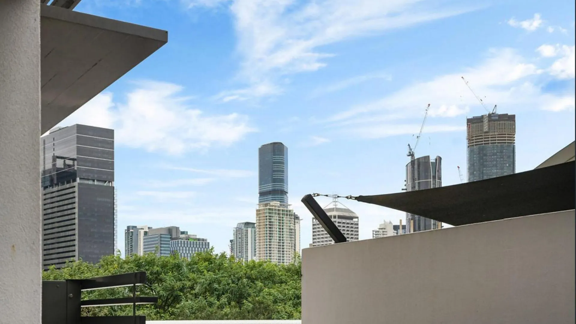 Spacious 2 Bedroom Apartment In Central Brisbane