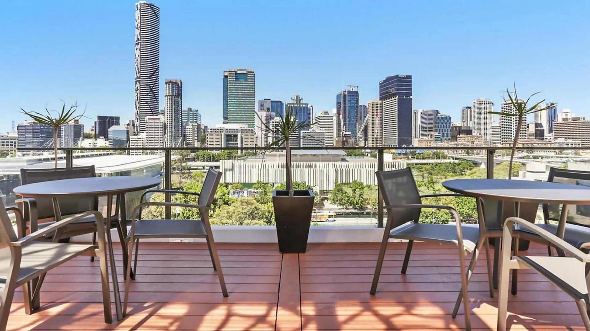 Spacious 2 Bedroom Apartment In Central Brisbane