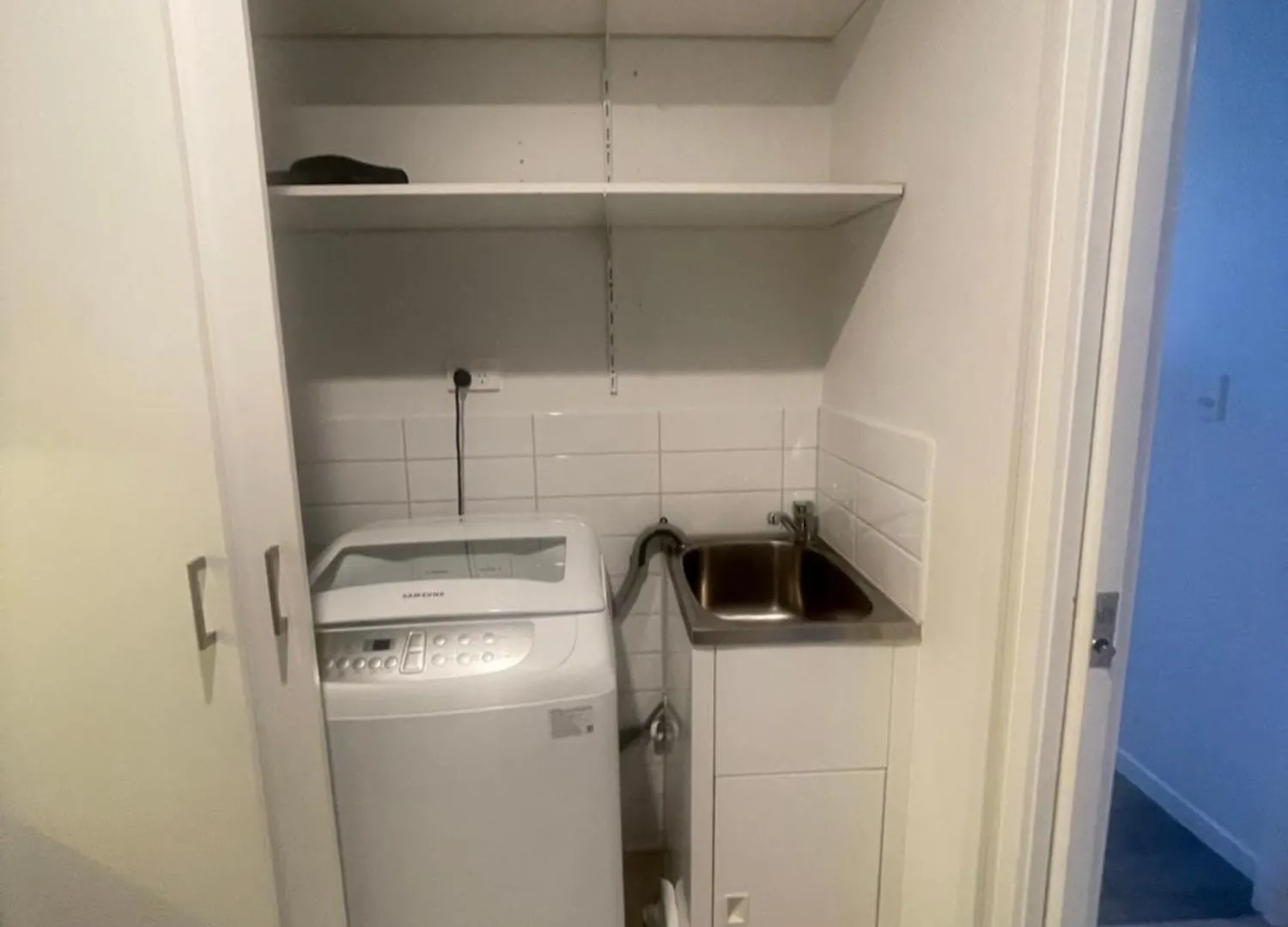 Spacious 2 Bedroom Apartment In Central בריסביין