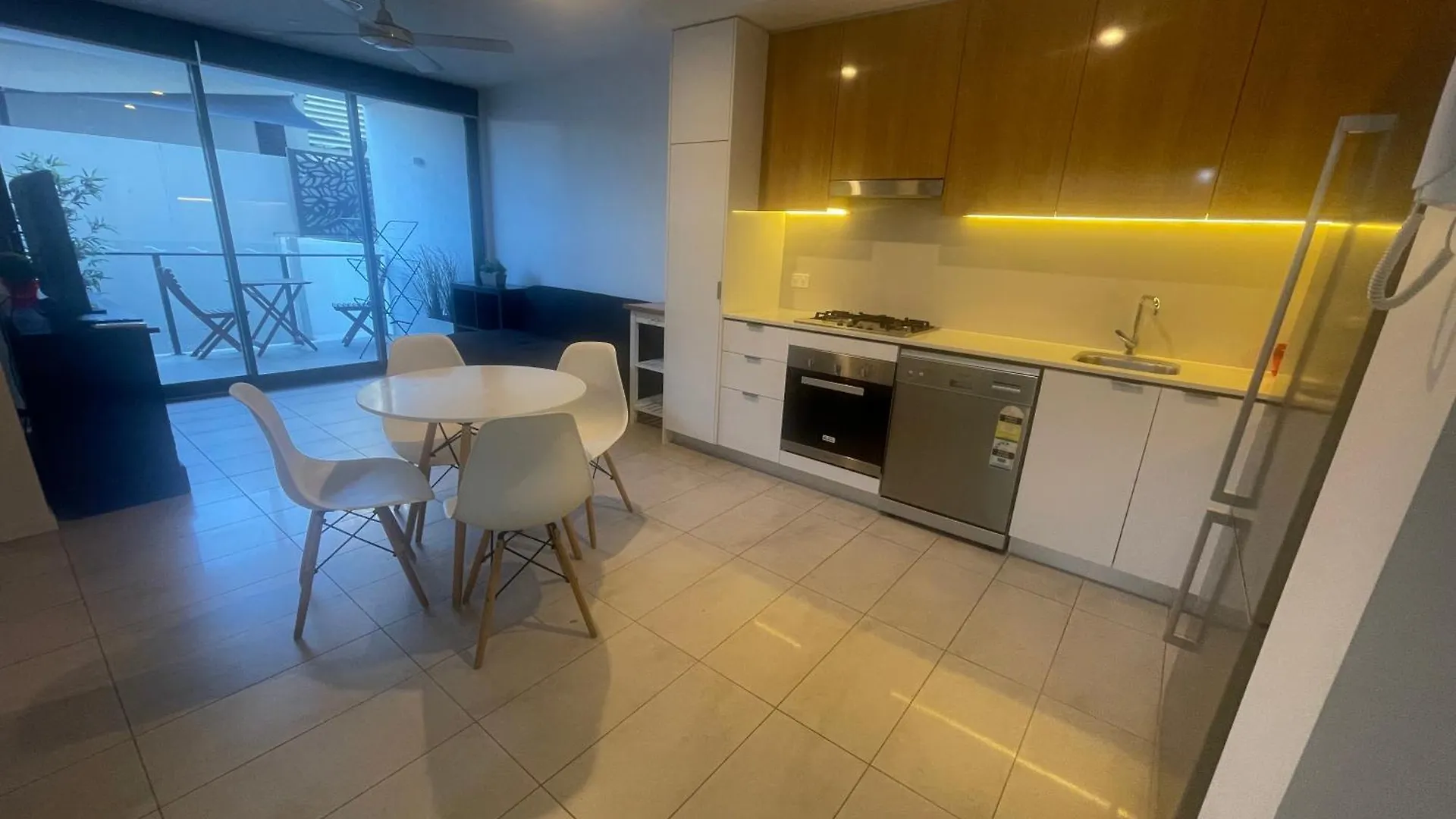 Spacious 2 Bedroom Apartment In Central בריסביין אוסטרליה