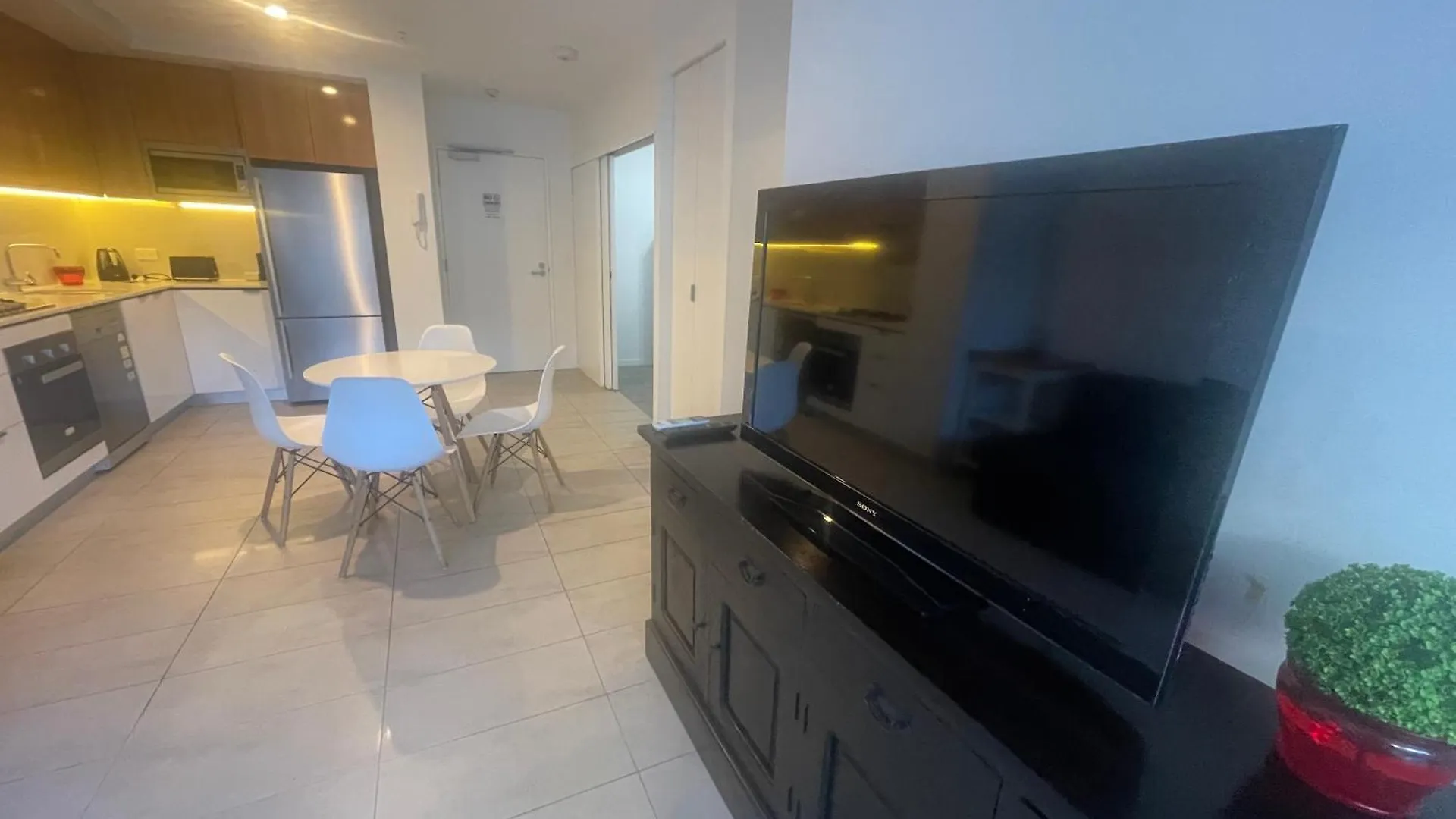 Spacious 2 Bedroom Apartment In Central בריסביין אוסטרליה